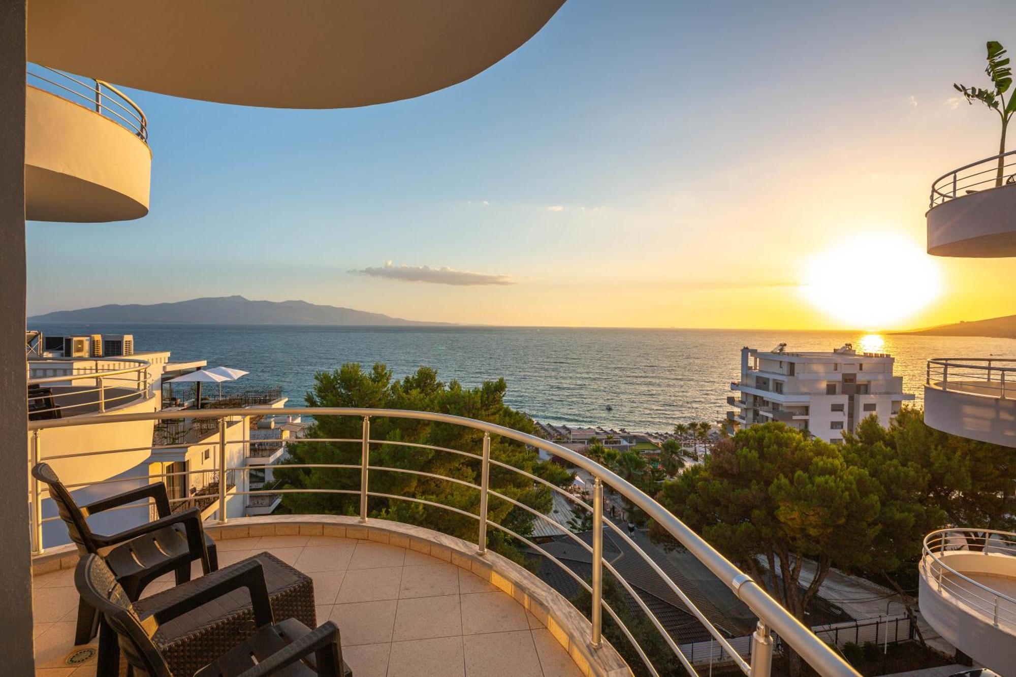 Hotel Sea Breeze ساراندا المظهر الخارجي الصورة
