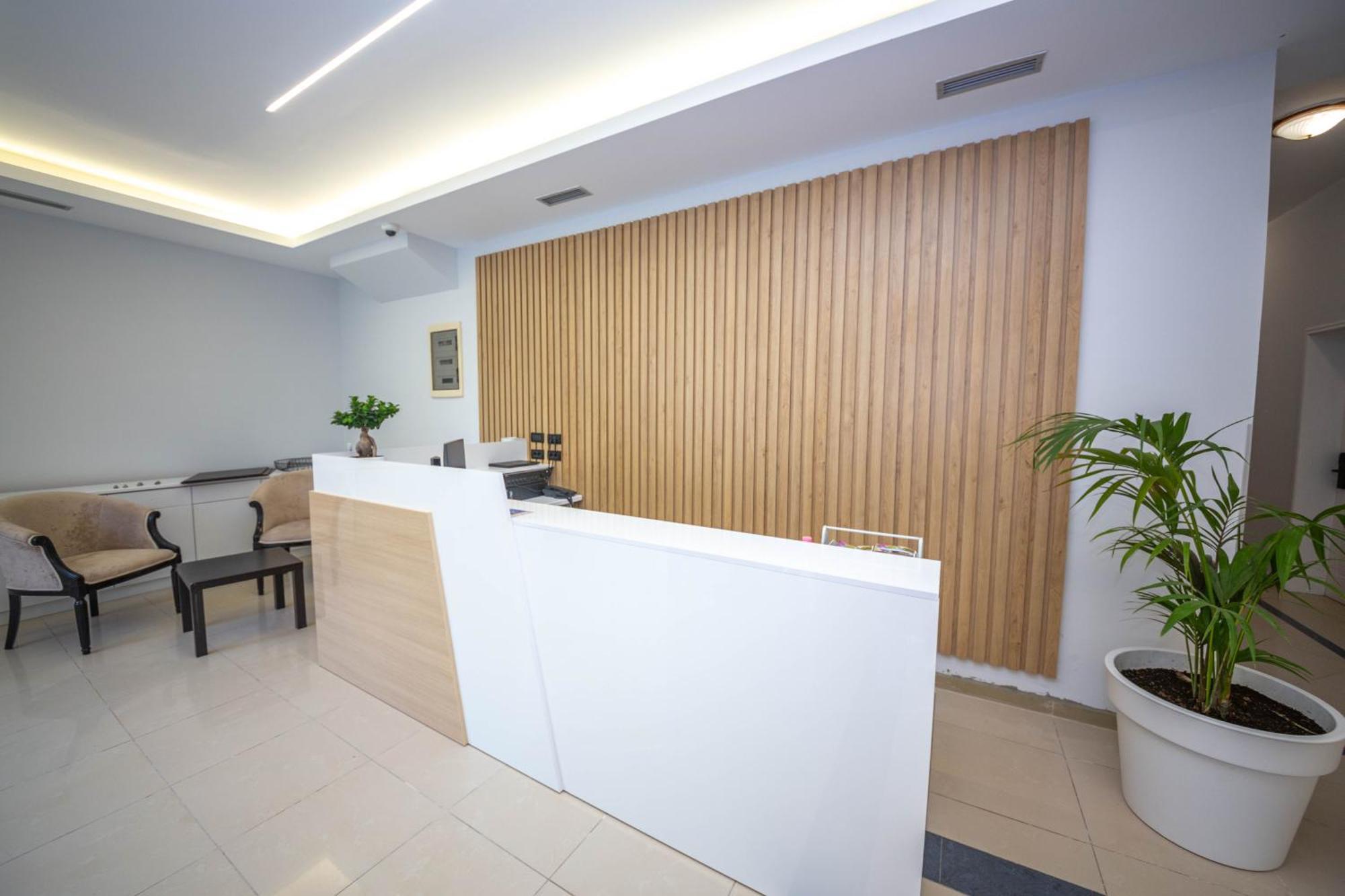 Hotel Sea Breeze ساراندا المظهر الخارجي الصورة
