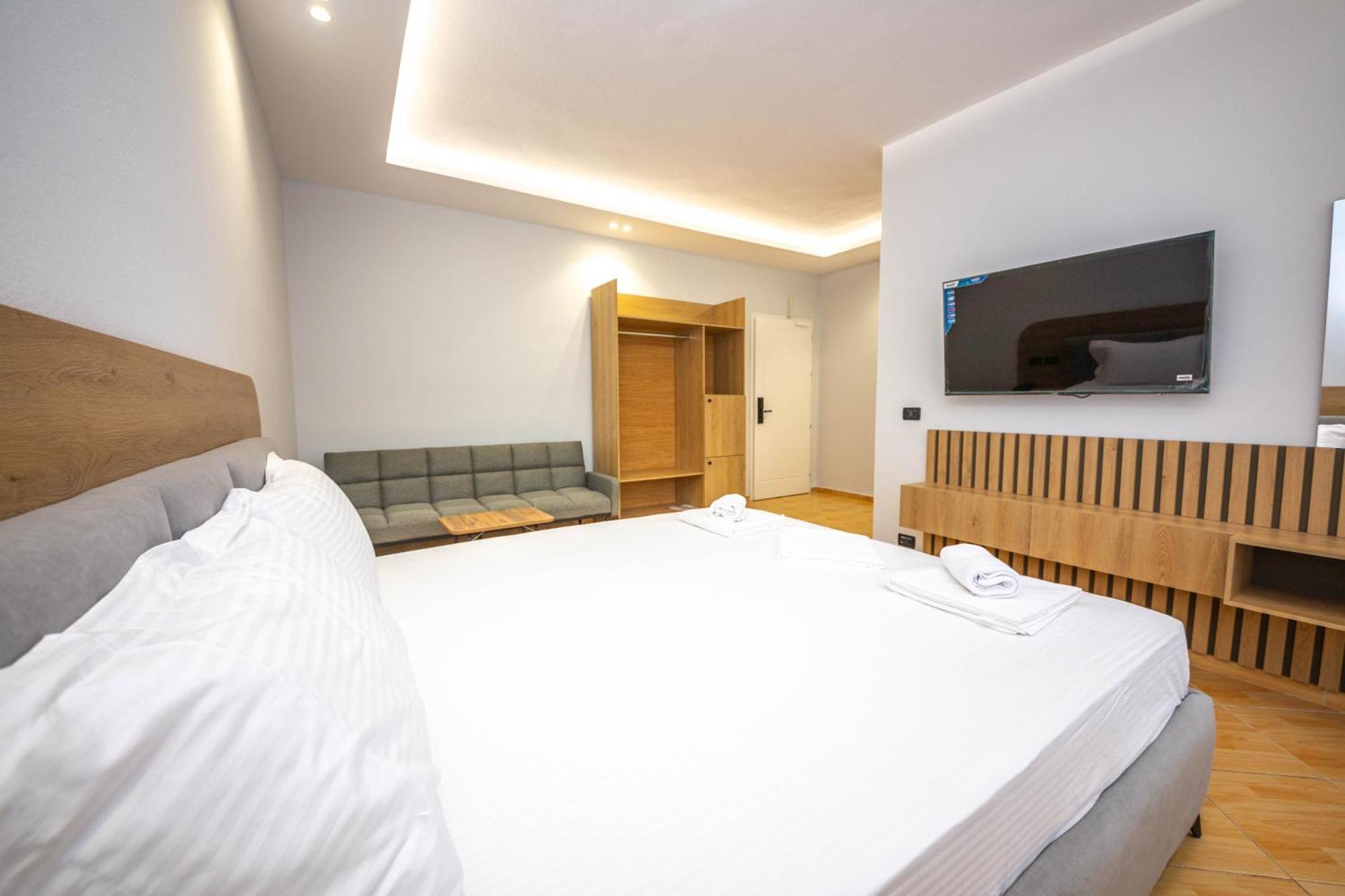 Hotel Sea Breeze ساراندا المظهر الخارجي الصورة