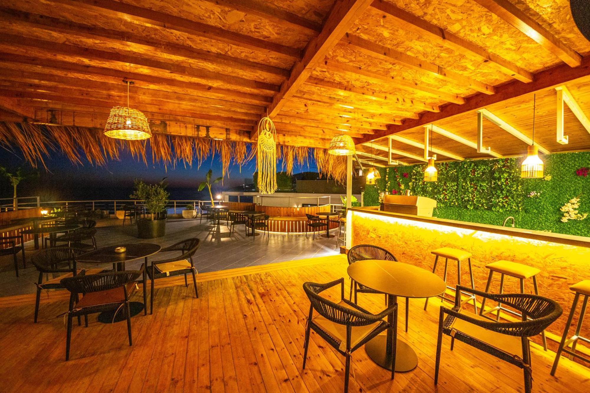 Hotel Sea Breeze ساراندا المظهر الخارجي الصورة