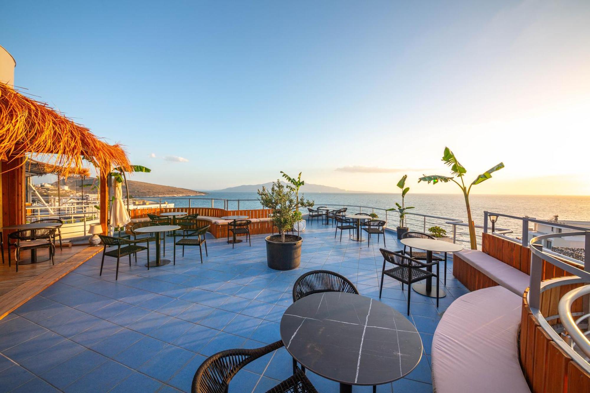 Hotel Sea Breeze ساراندا المظهر الخارجي الصورة