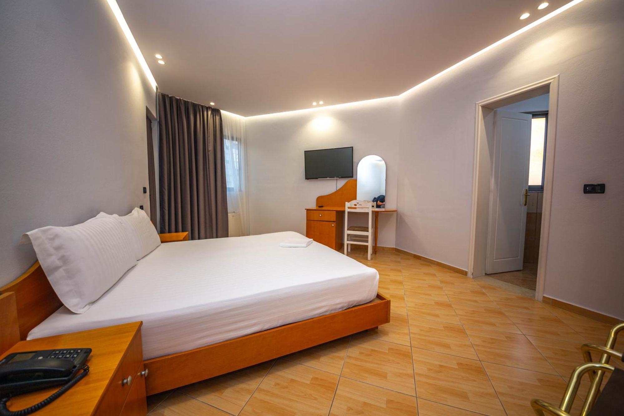 Hotel Sea Breeze ساراندا المظهر الخارجي الصورة