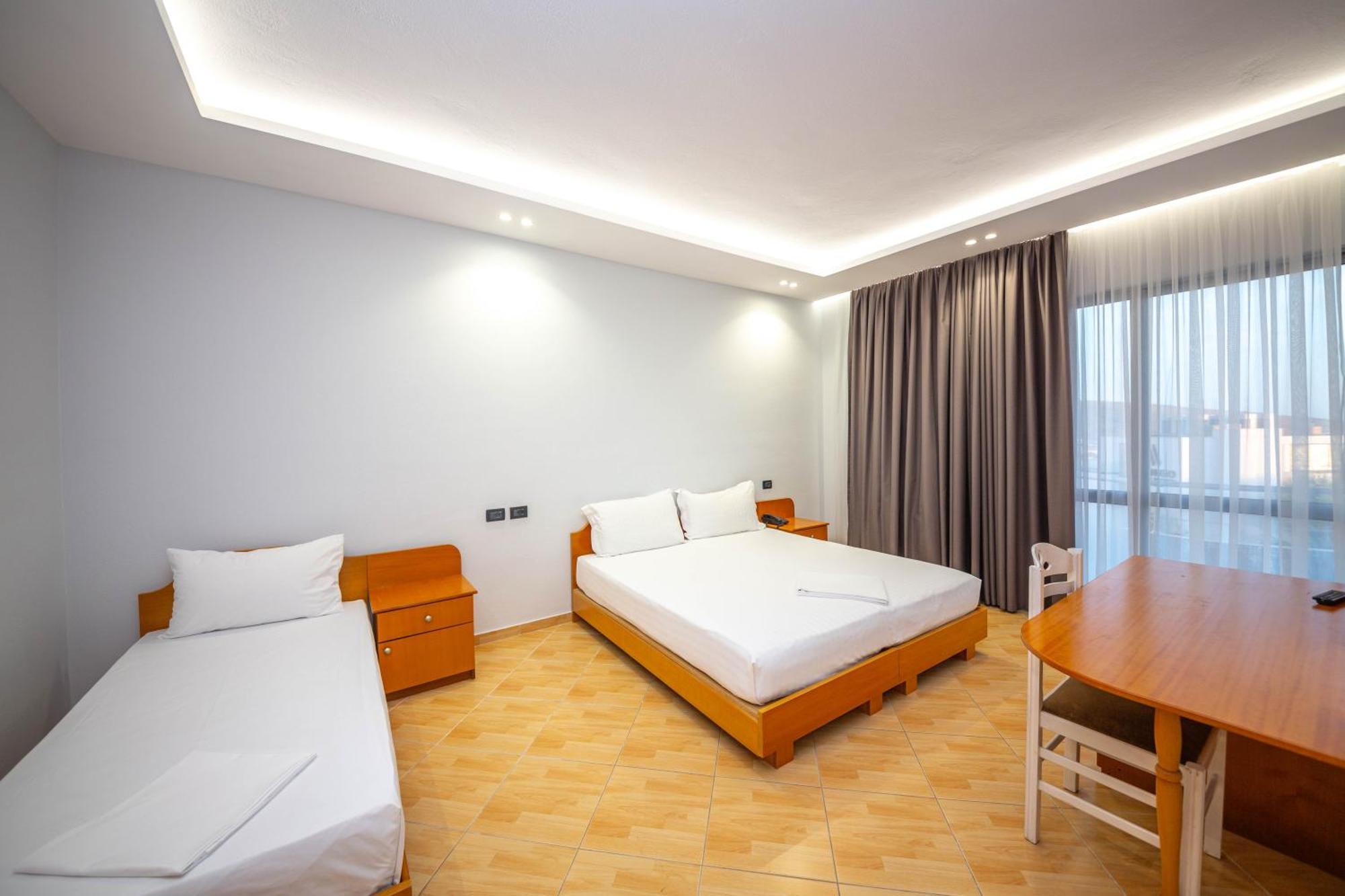 Hotel Sea Breeze ساراندا المظهر الخارجي الصورة