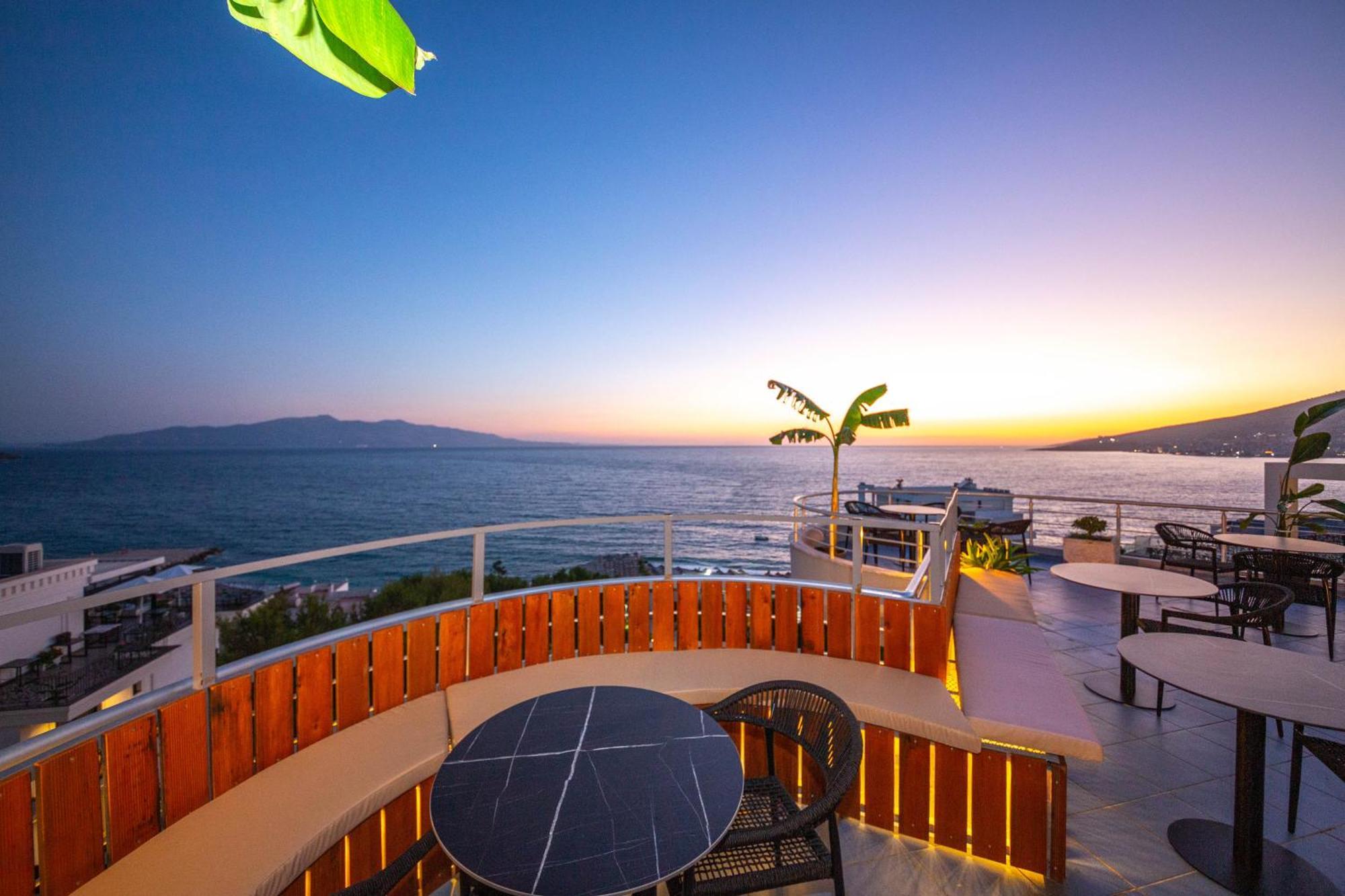 Hotel Sea Breeze ساراندا المظهر الخارجي الصورة