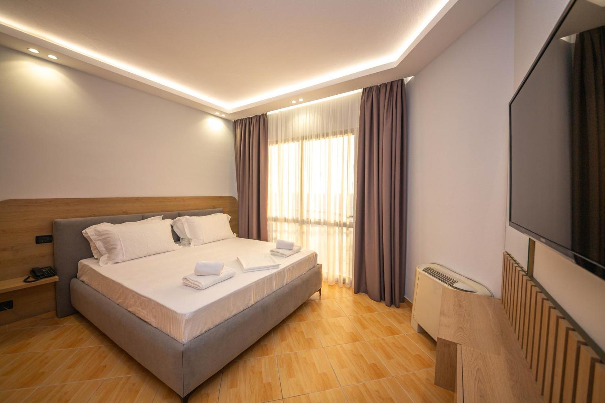 Hotel Sea Breeze ساراندا المظهر الخارجي الصورة