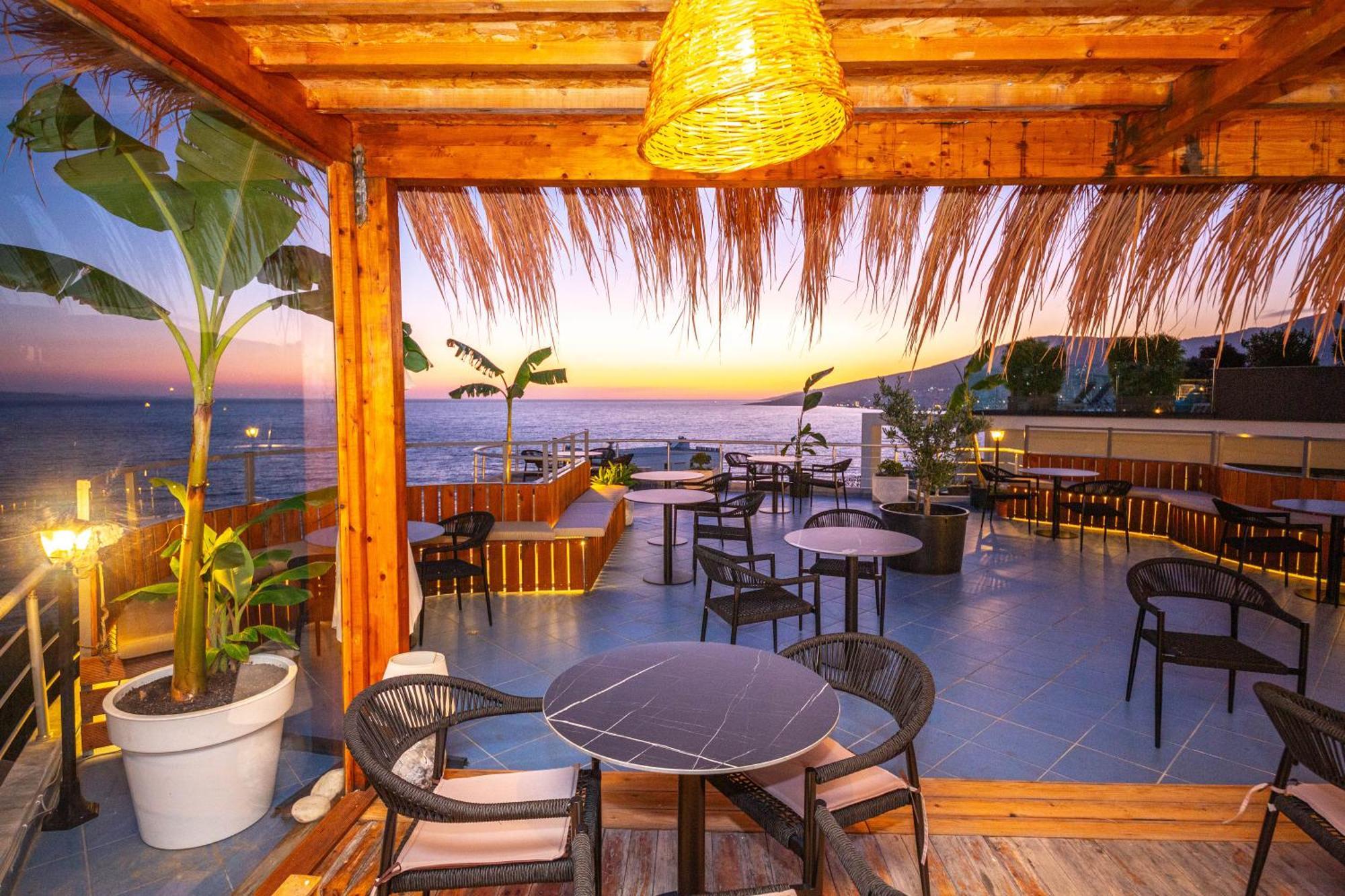 Hotel Sea Breeze ساراندا المظهر الخارجي الصورة