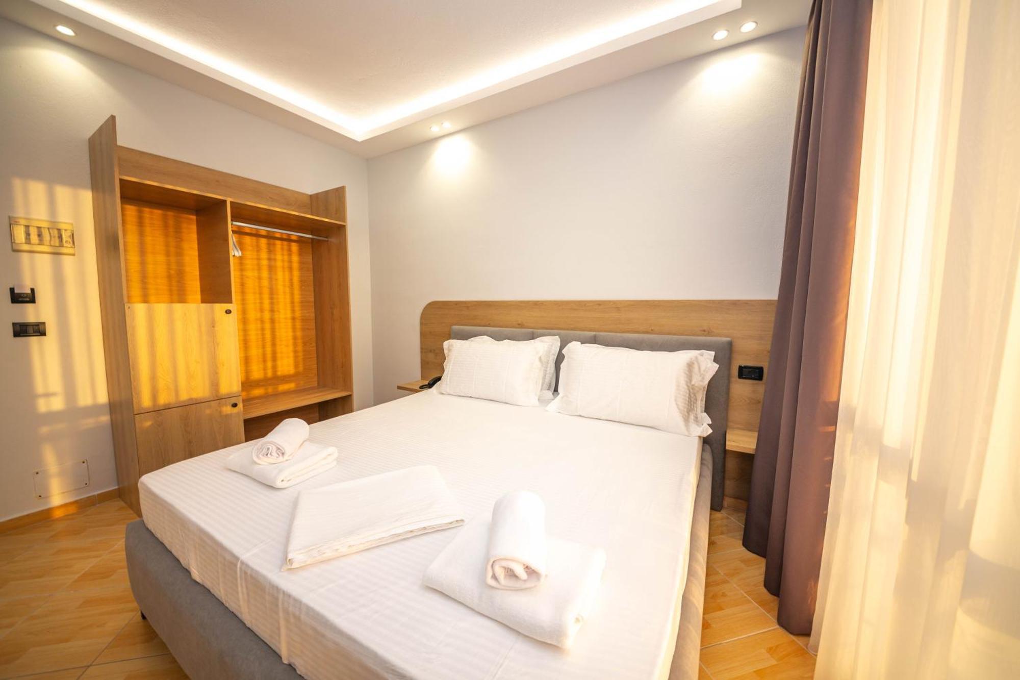 Hotel Sea Breeze ساراندا المظهر الخارجي الصورة