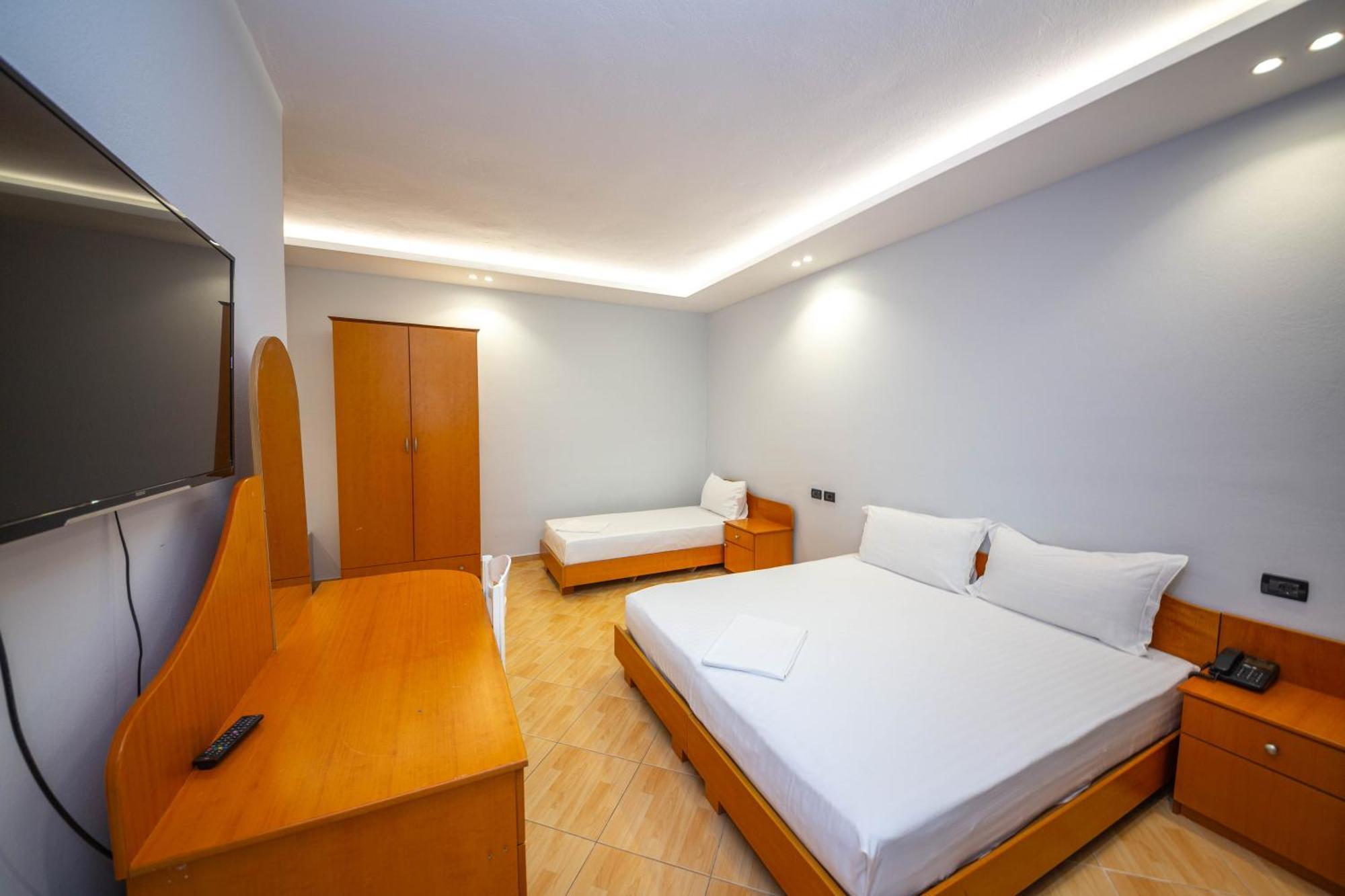 Hotel Sea Breeze ساراندا المظهر الخارجي الصورة