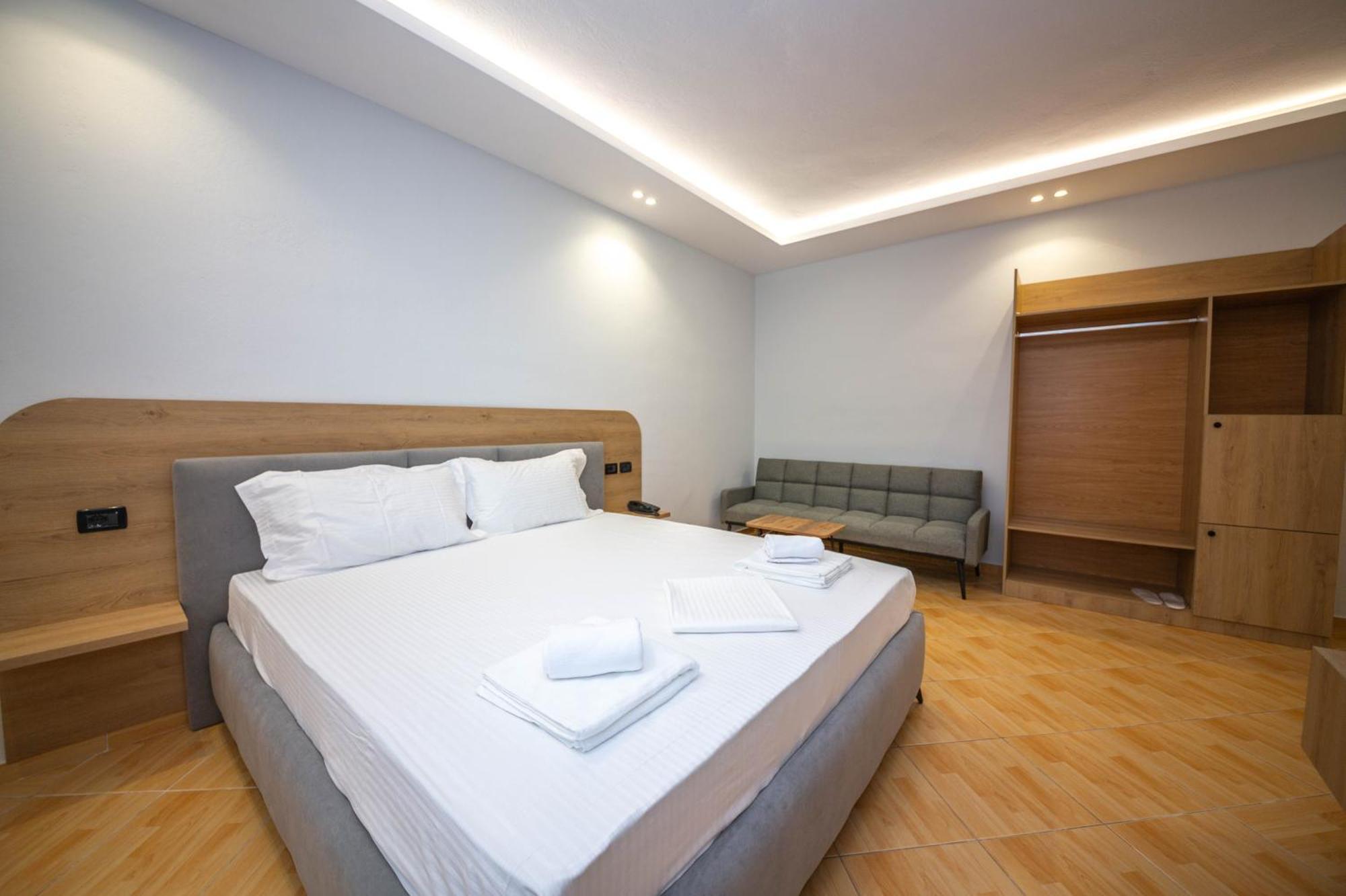 Hotel Sea Breeze ساراندا المظهر الخارجي الصورة