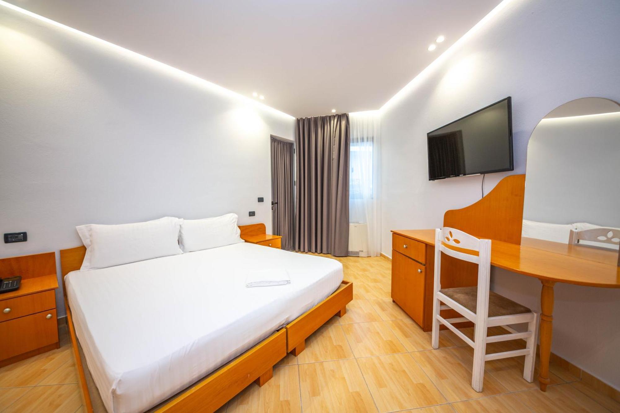 Hotel Sea Breeze ساراندا المظهر الخارجي الصورة
