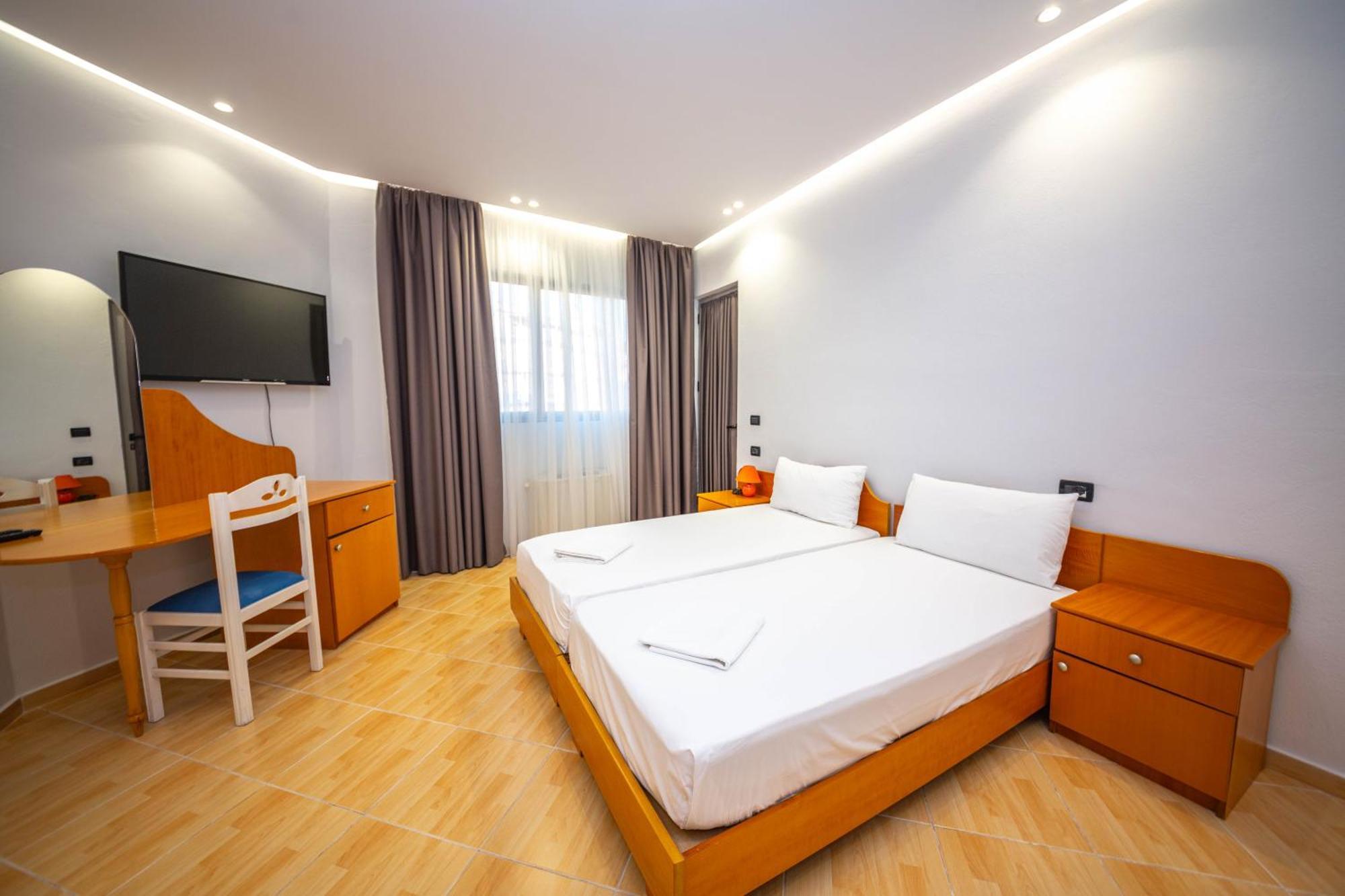 Hotel Sea Breeze ساراندا المظهر الخارجي الصورة
