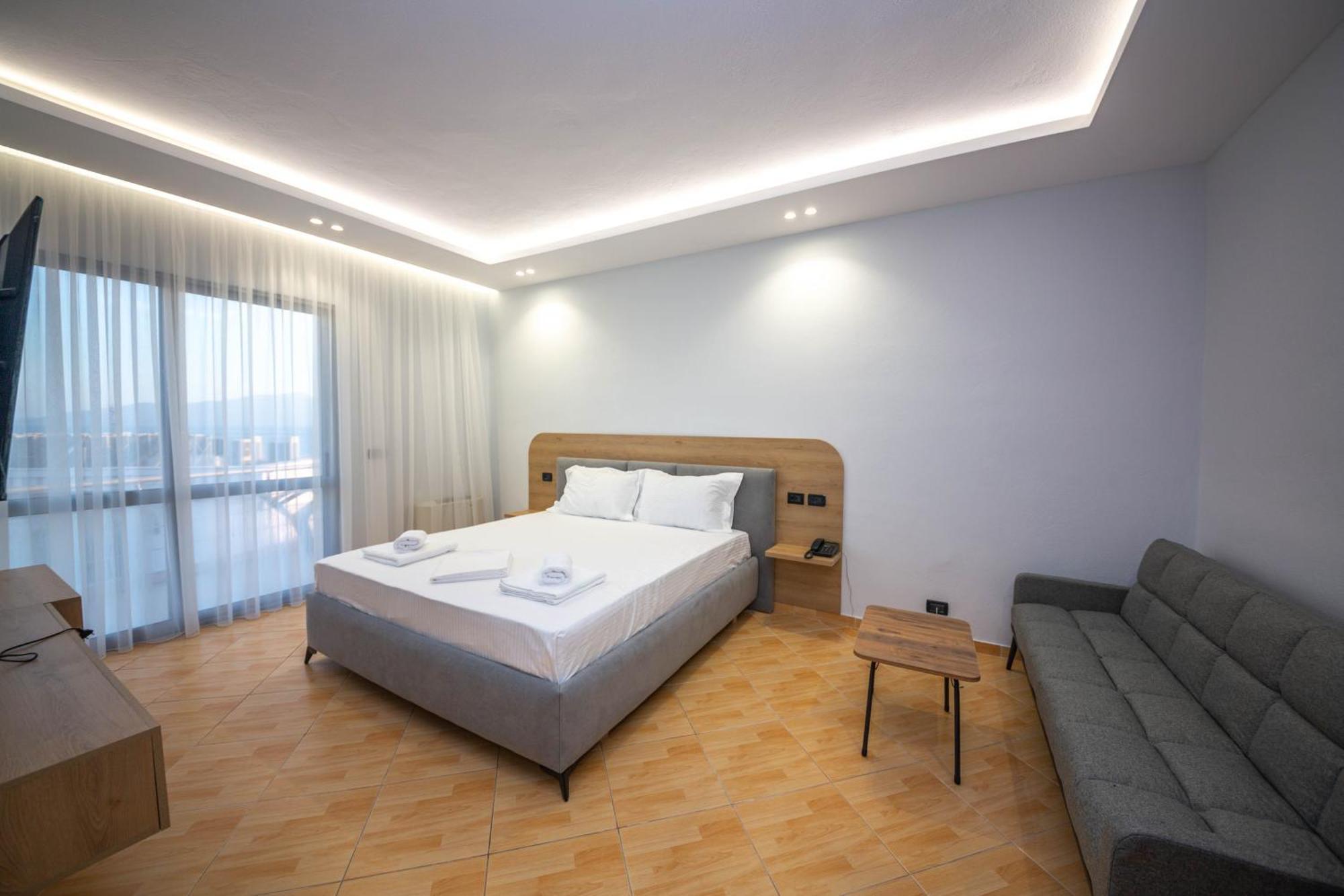 Hotel Sea Breeze ساراندا المظهر الخارجي الصورة