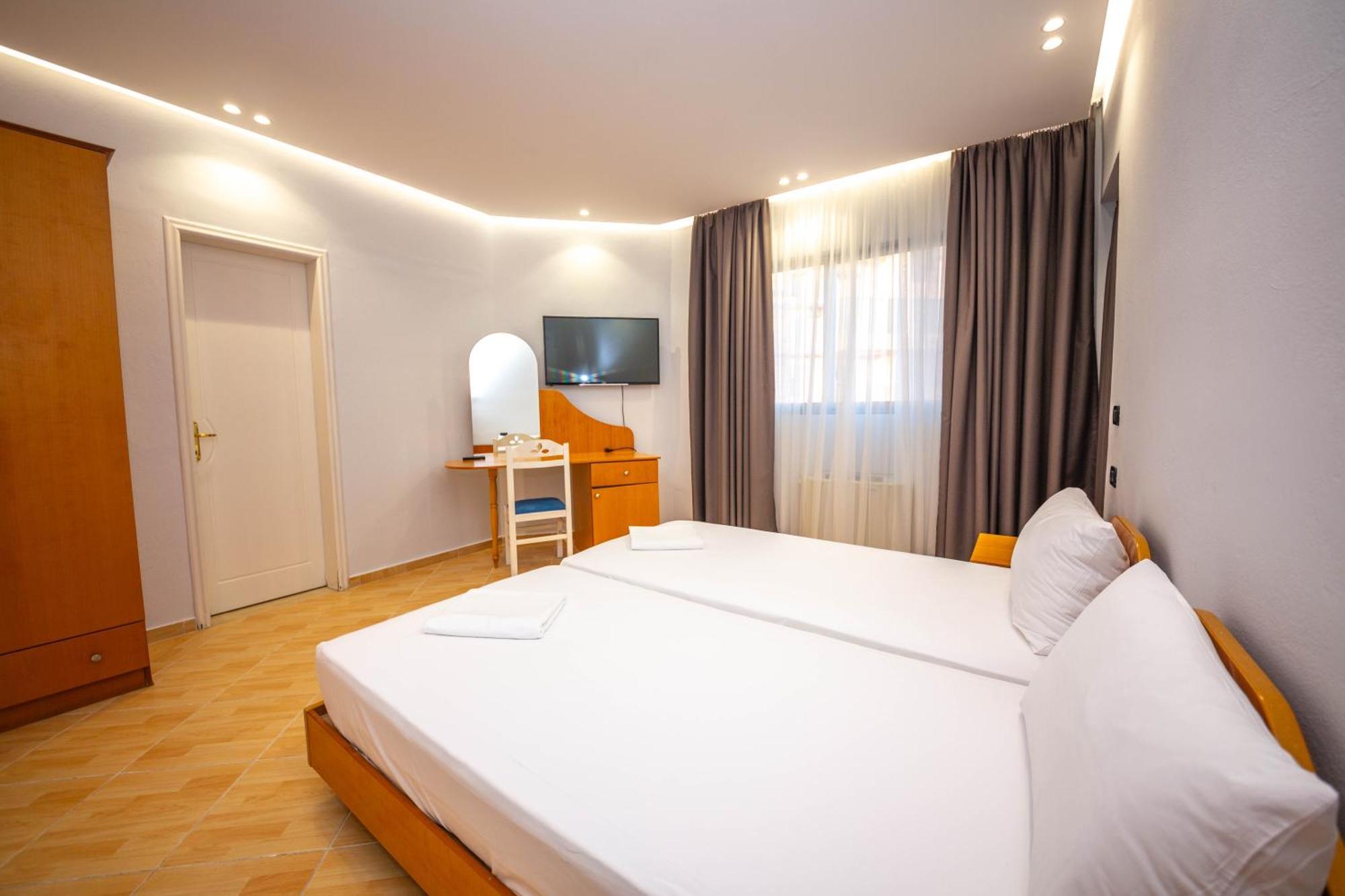 Hotel Sea Breeze ساراندا المظهر الخارجي الصورة
