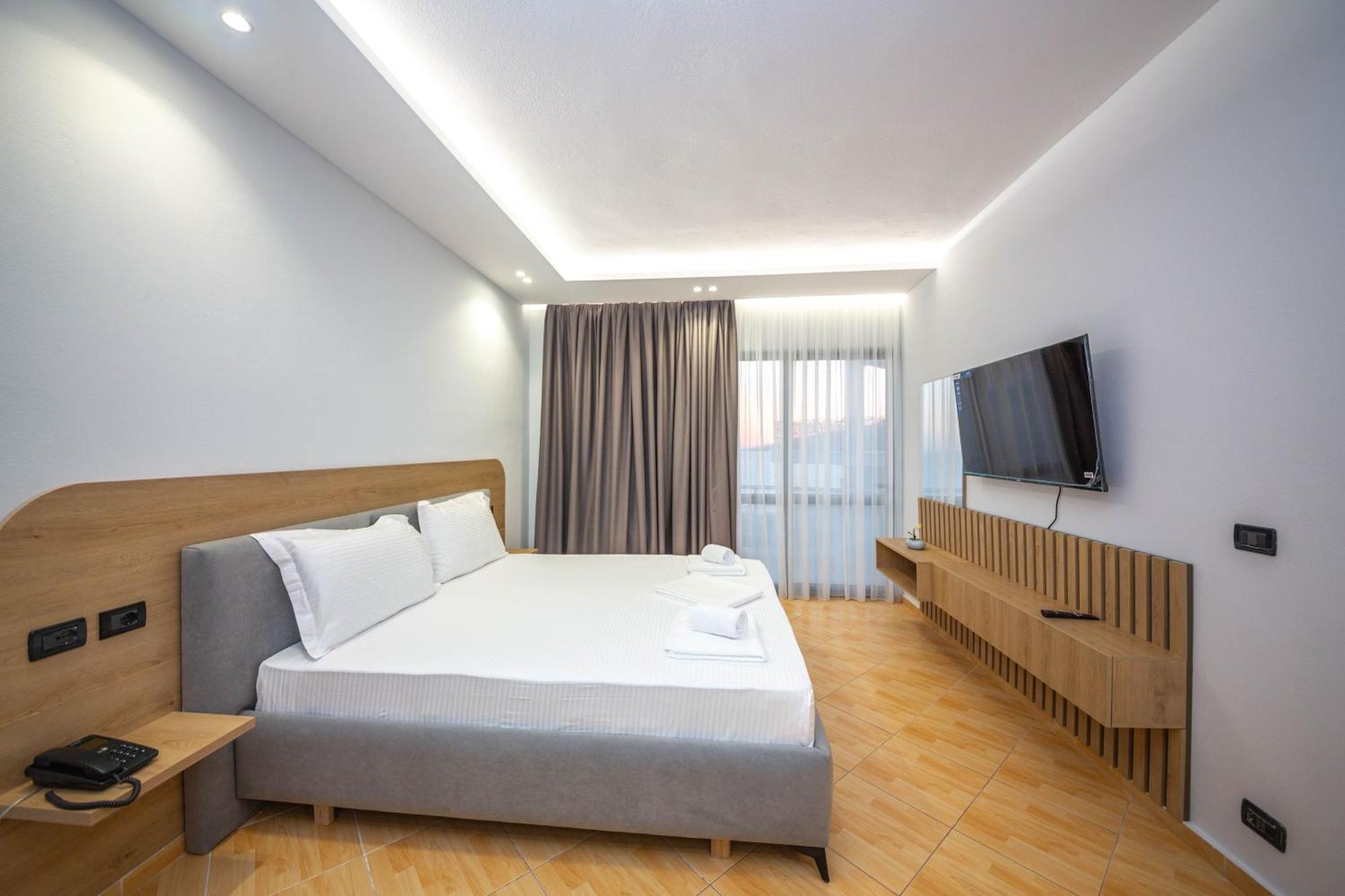 Hotel Sea Breeze ساراندا المظهر الخارجي الصورة