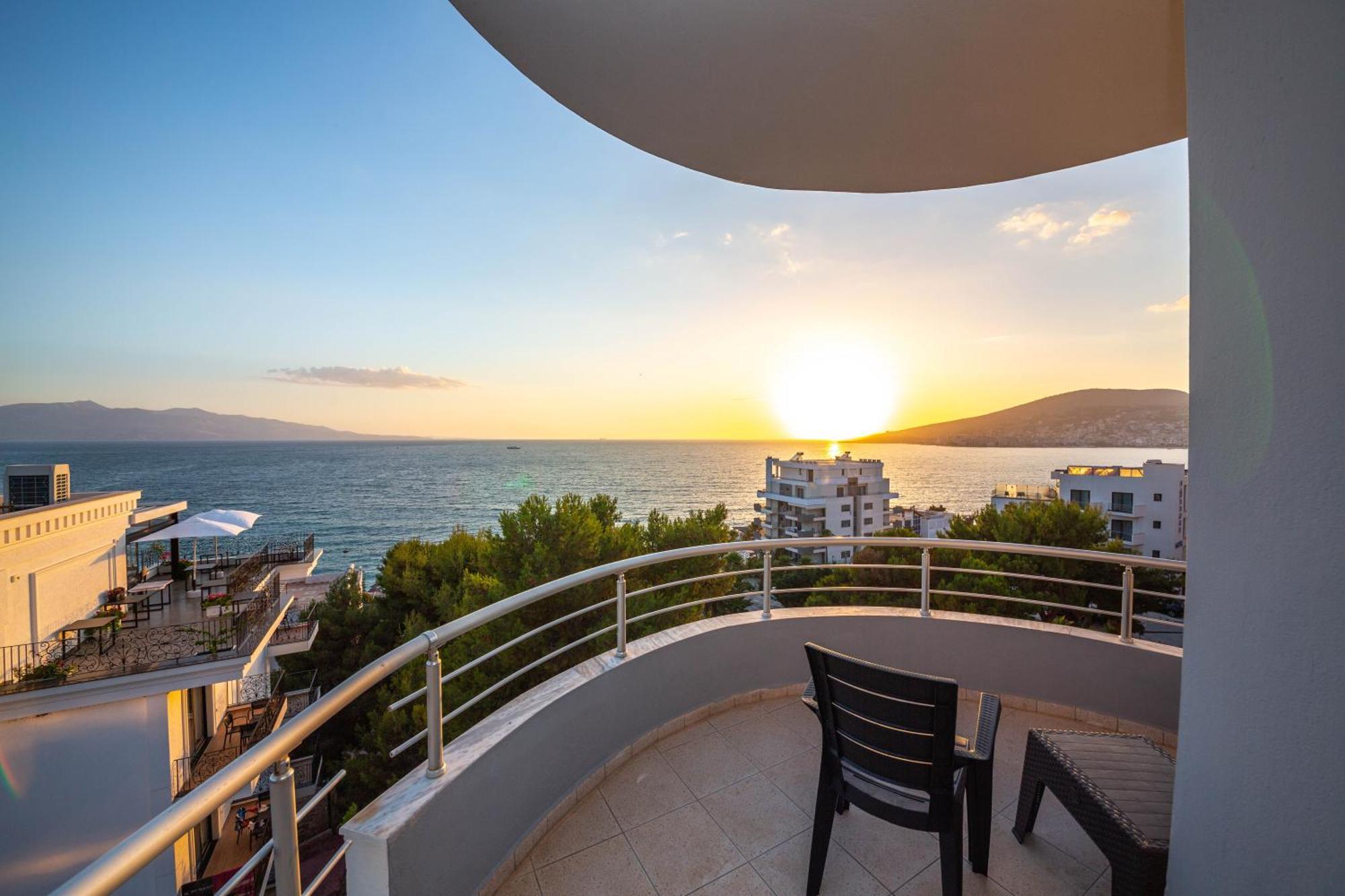 Hotel Sea Breeze ساراندا المظهر الخارجي الصورة