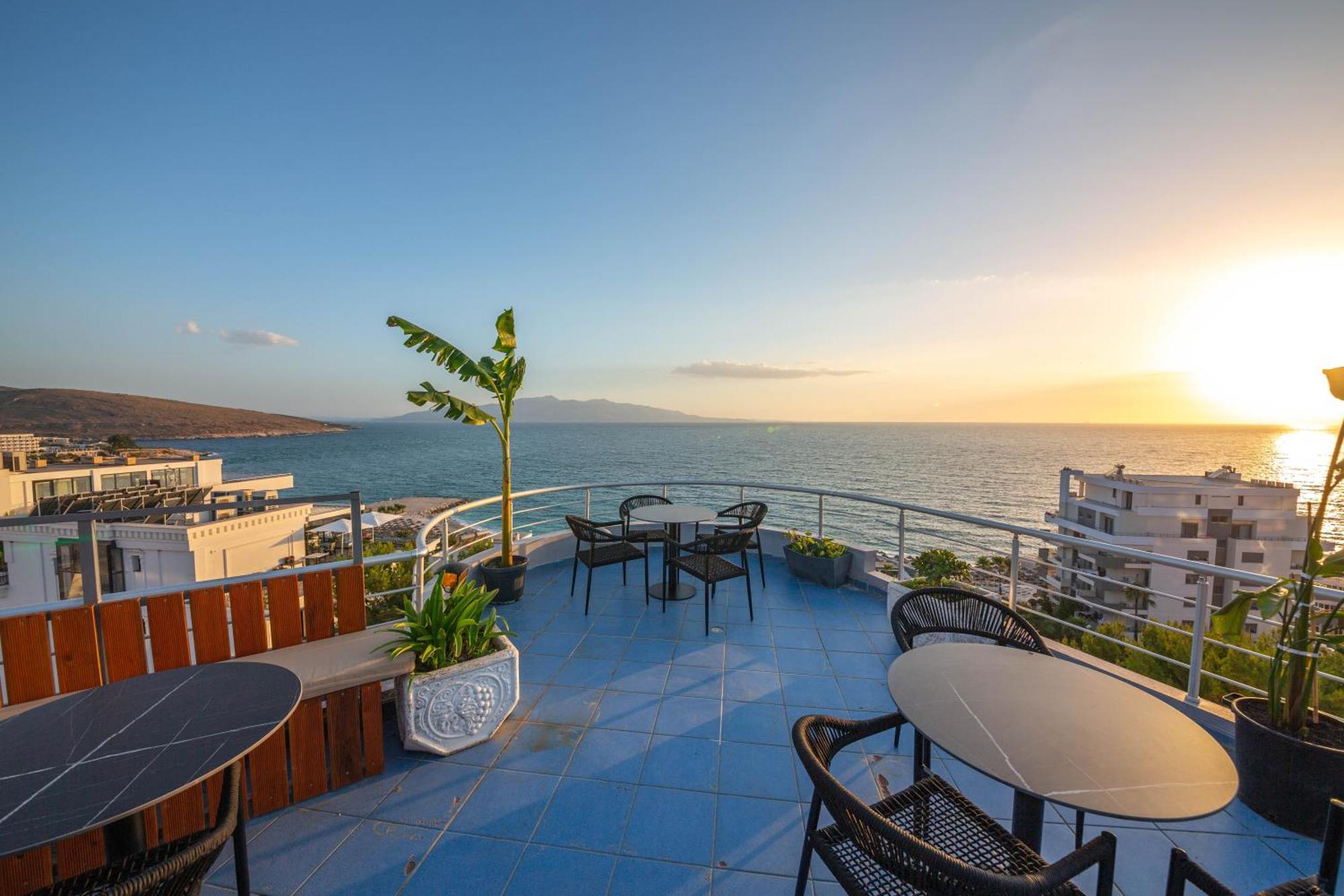 Hotel Sea Breeze ساراندا المظهر الخارجي الصورة