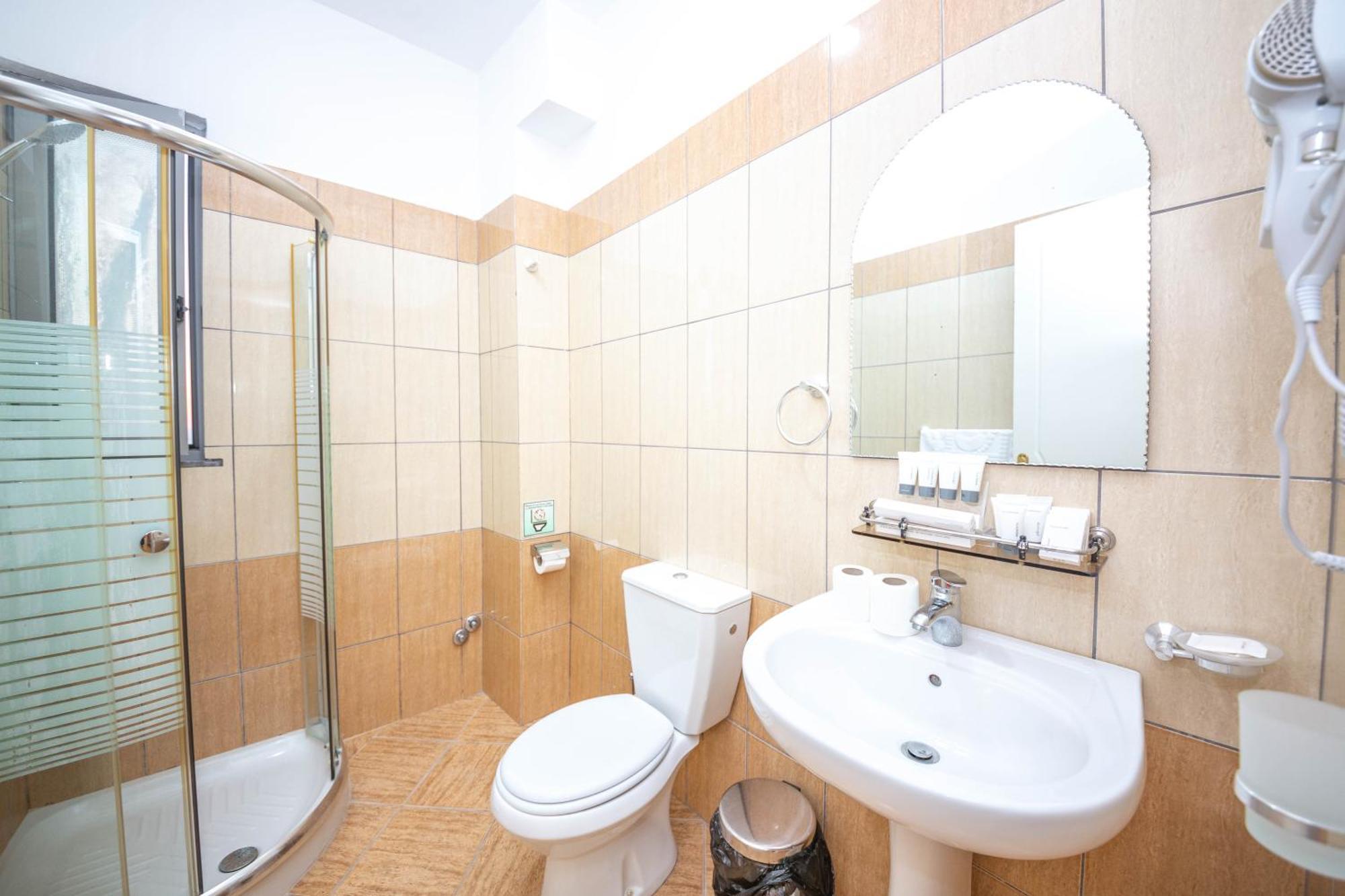 Hotel Sea Breeze ساراندا المظهر الخارجي الصورة