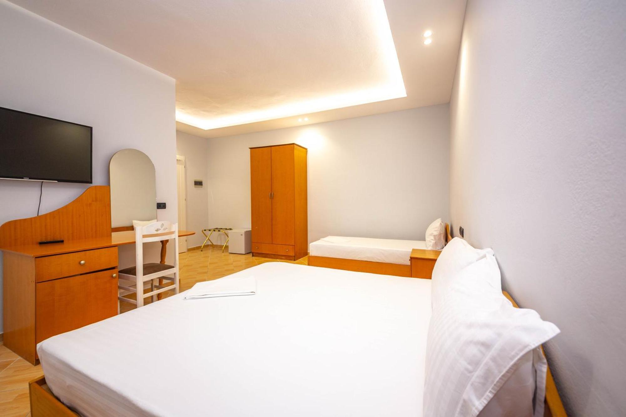 Hotel Sea Breeze ساراندا المظهر الخارجي الصورة