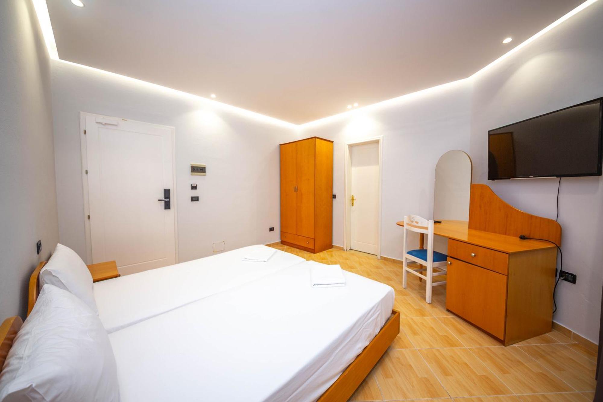Hotel Sea Breeze ساراندا المظهر الخارجي الصورة